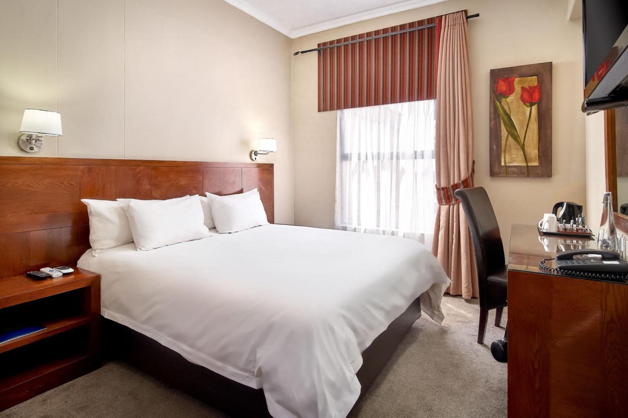 Protea Hotel By Marriott Pretoria Hatfield Szoba fotó